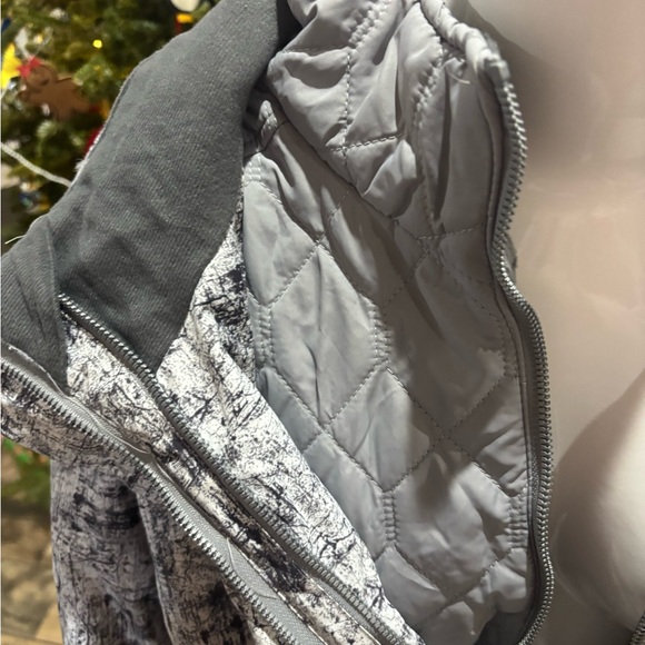 Stylish Gray and Pink Winter Jacket - Picture 8 of 8